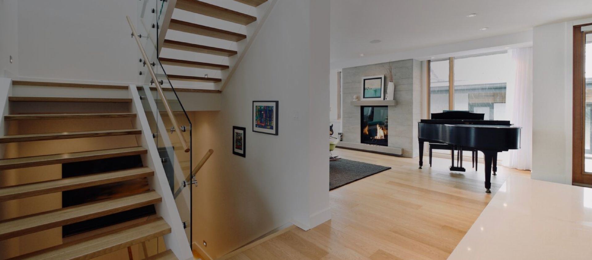 Lova staying at home banner resized