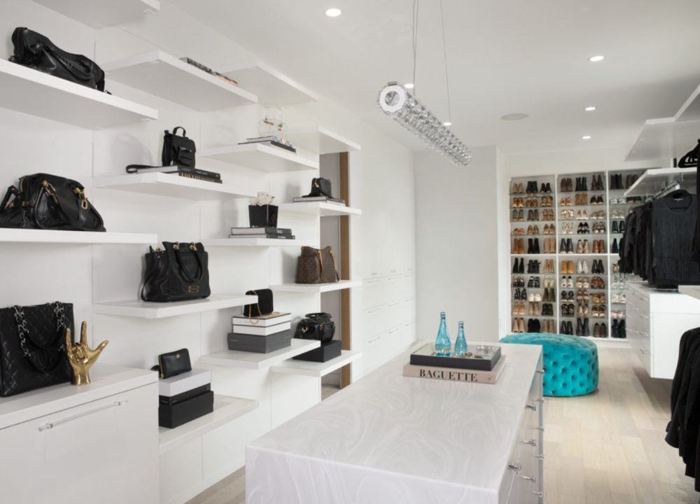 Modern walkin clauset resized