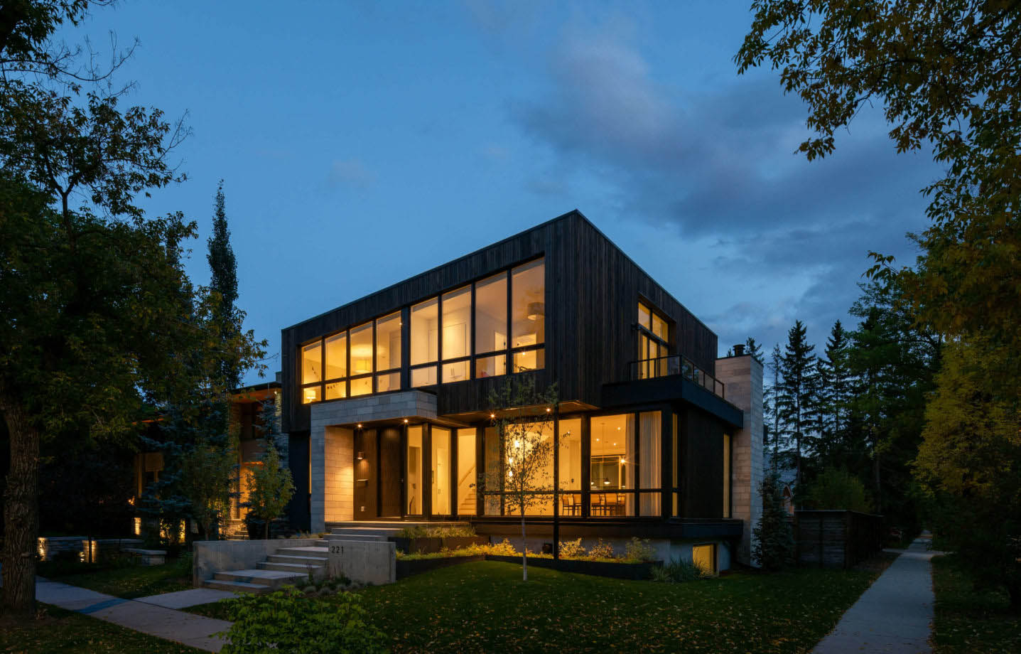 19 alloyhomes 1604riverdedge exteriordusk 014