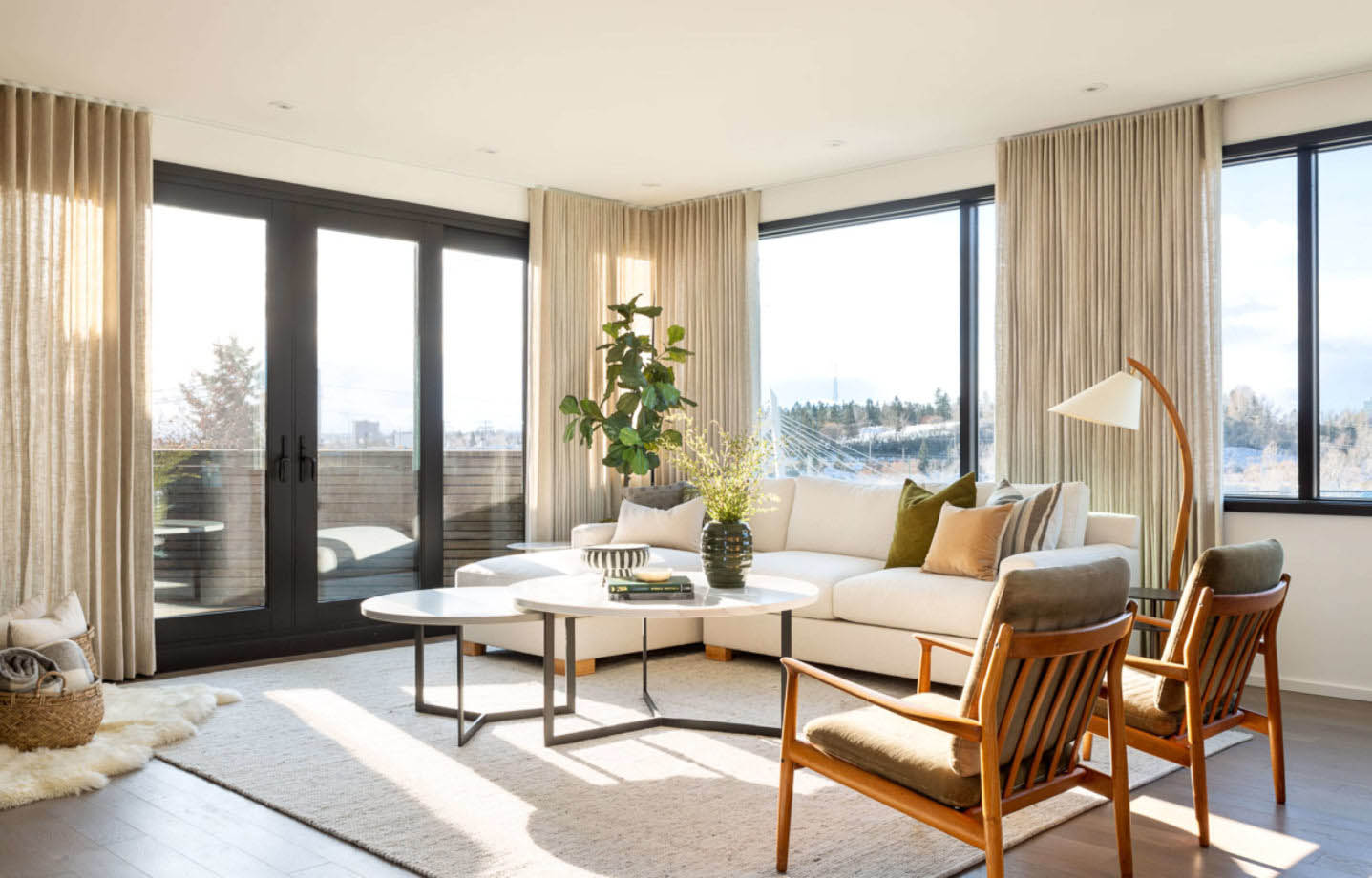 19 alloyhomes 1709rodeodrive livingroom 008