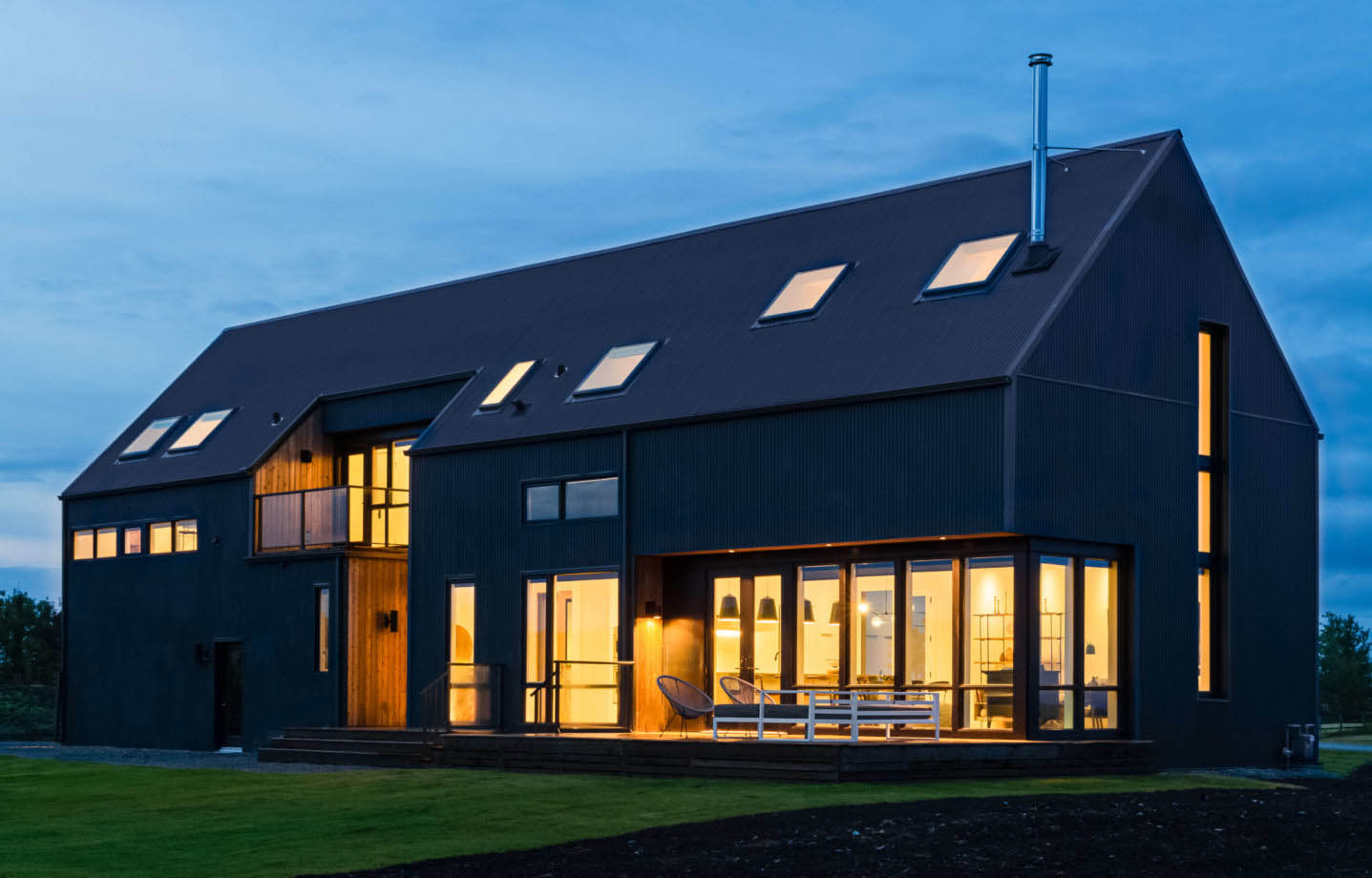 19 alloyhomes 1720modfarmhouse exterior 009