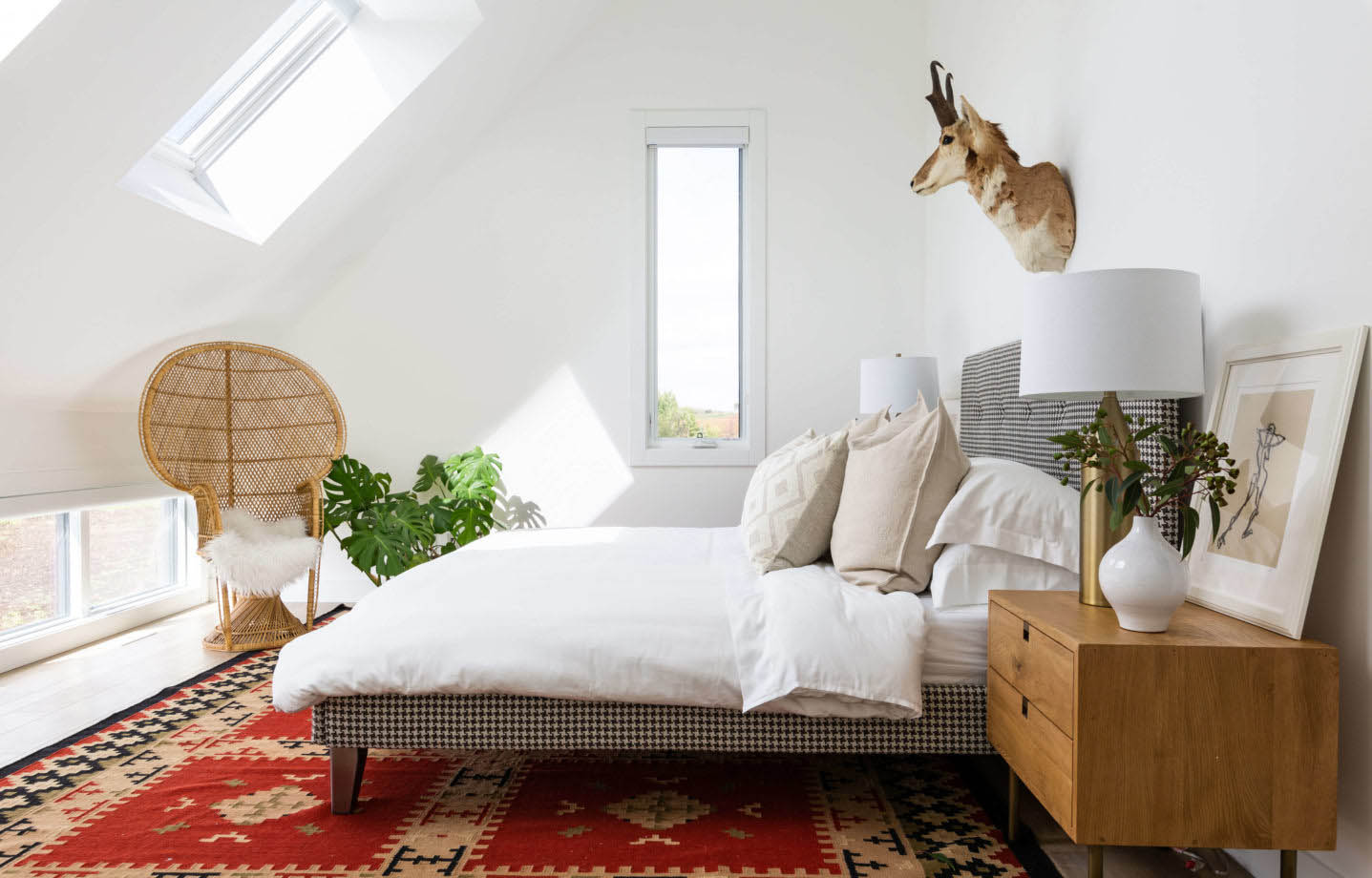 19 alloyhomes 1720modfarmhouse masterbedroom 008