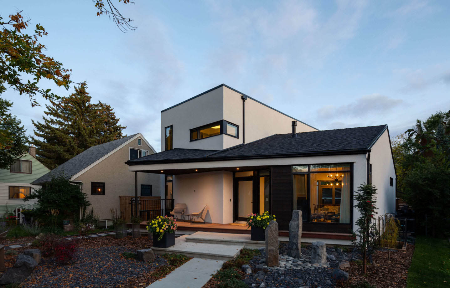 20 alloyhomes trapezoid duskexteriors 004