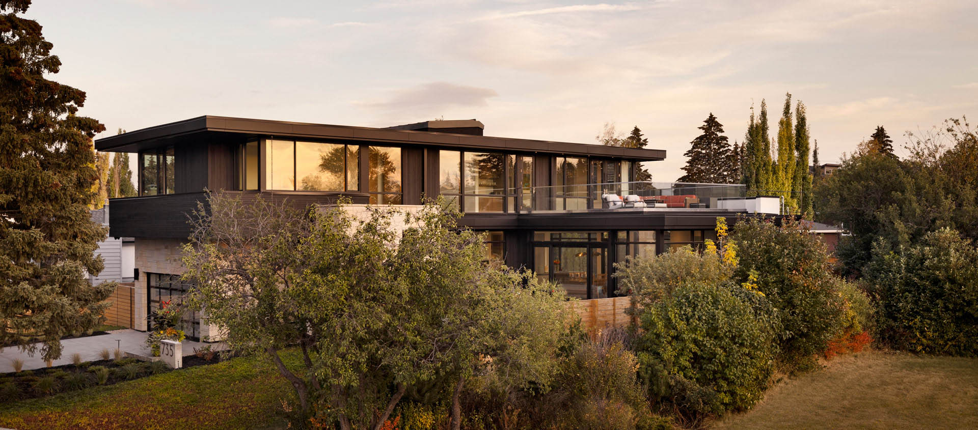 821634407 valley view outside