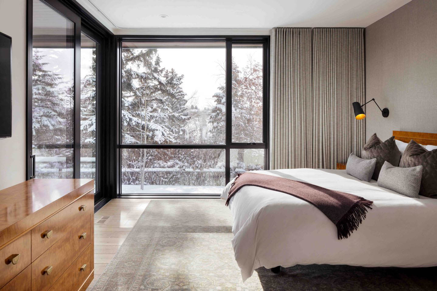 Parkside primary suite