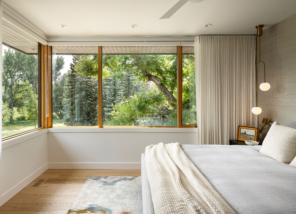 Bedroom corder window